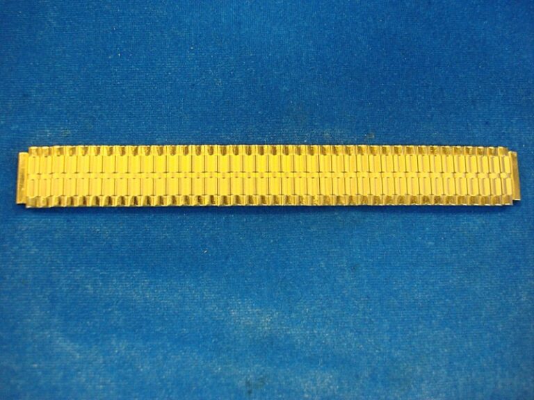 Vintage Speidel gold tone stretch watch band with fancy design