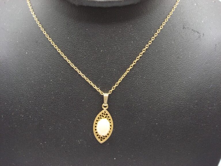 Vintage gold-filled fiery opal marquise pendant necklace