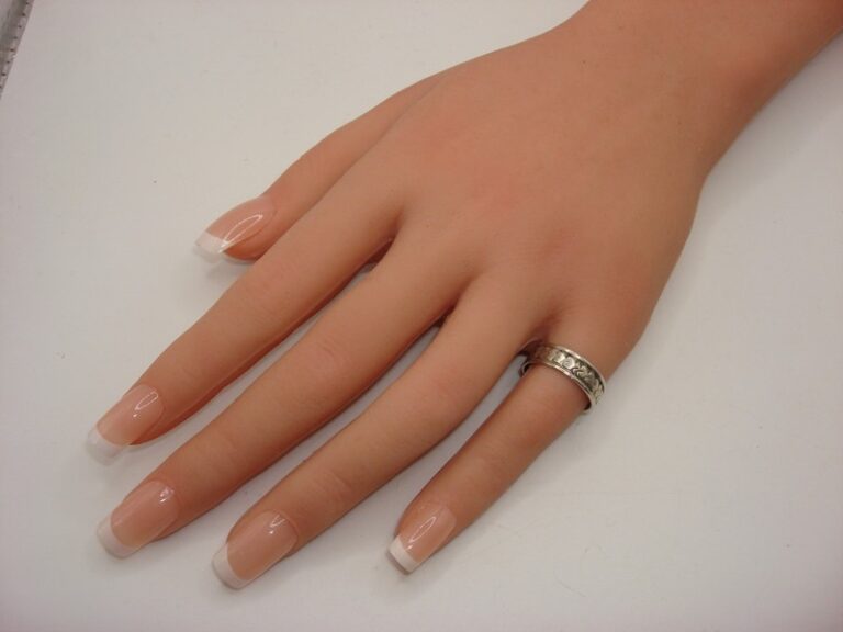 Vintage Sterling Silver Hearts Band Ring, Size 6