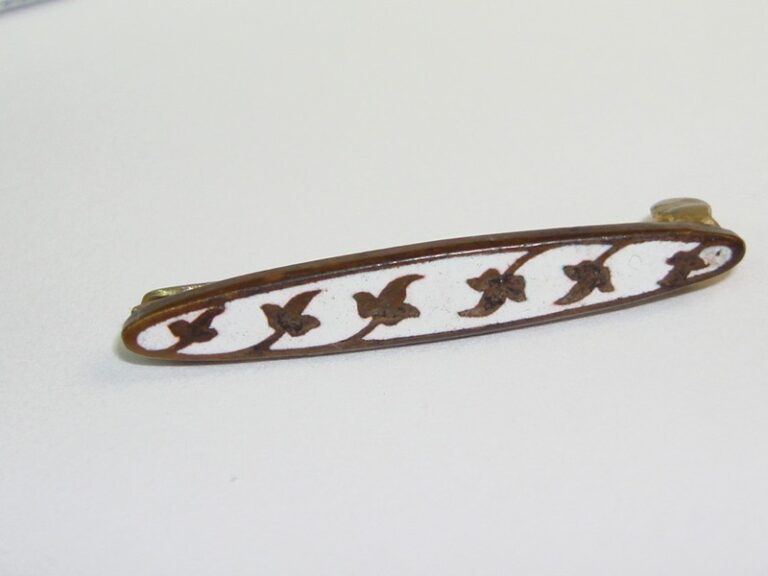 Antique Victorian Enamel Oak Leaf Bar Pin