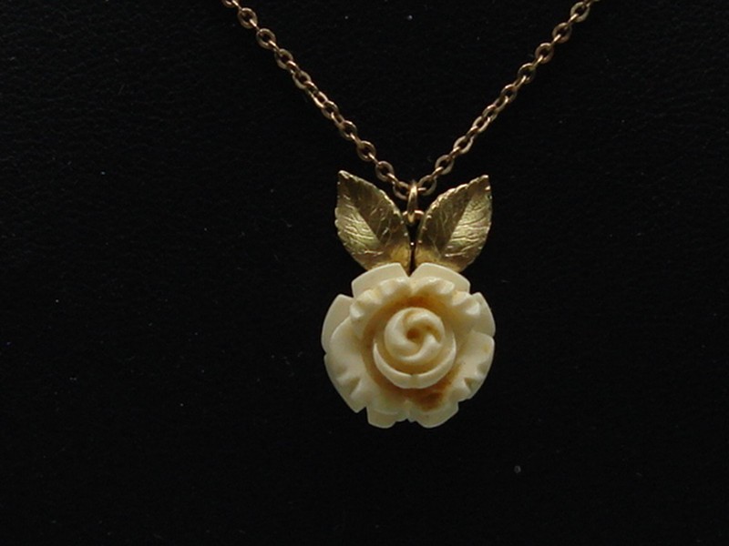 Vintage Krementz gold overlay carved rose pendant necklace