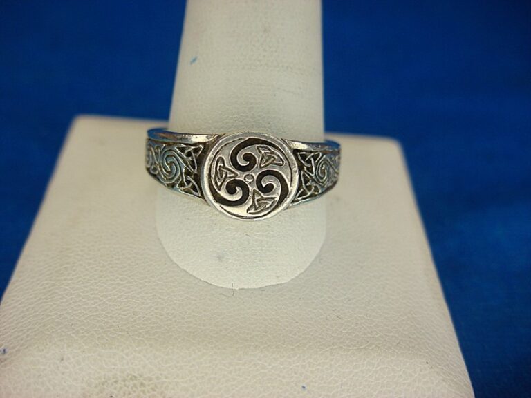 Peter Stone sterling silver Celtic triple spiral knot ring, size 13