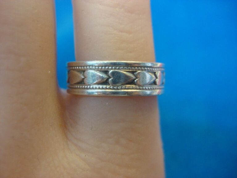 Sterling silver heart band ring, size 5 3/4