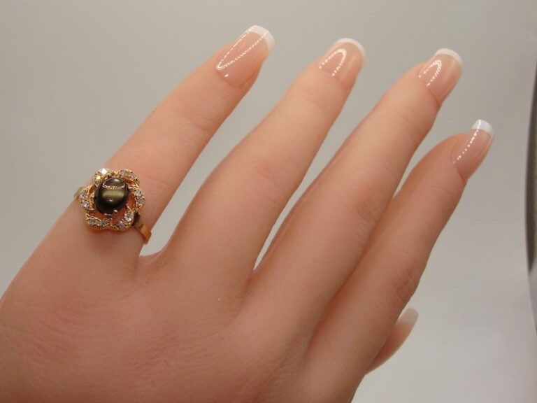 Vintage 14K gold ring with black sapphire and diamonds, size 5