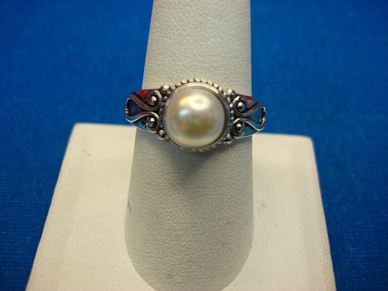 Vintage sterling silver ring with a faux pearl, size 8.5