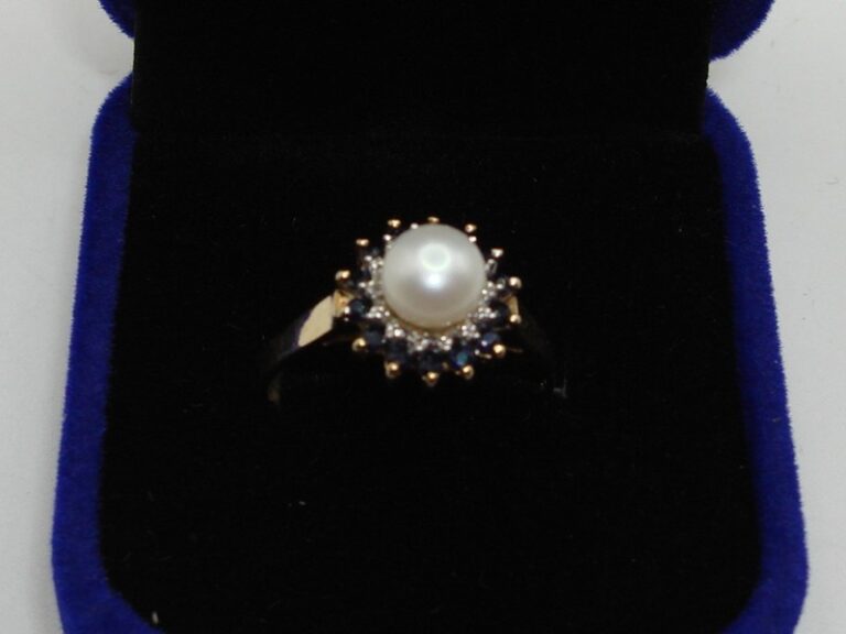 10K gold ring with freshwater pearl and sapphires, size 9