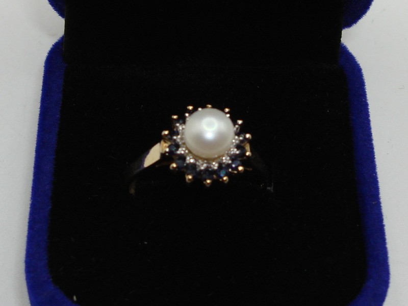 10K gold ring with freshwater pearl and sapphires, size 9