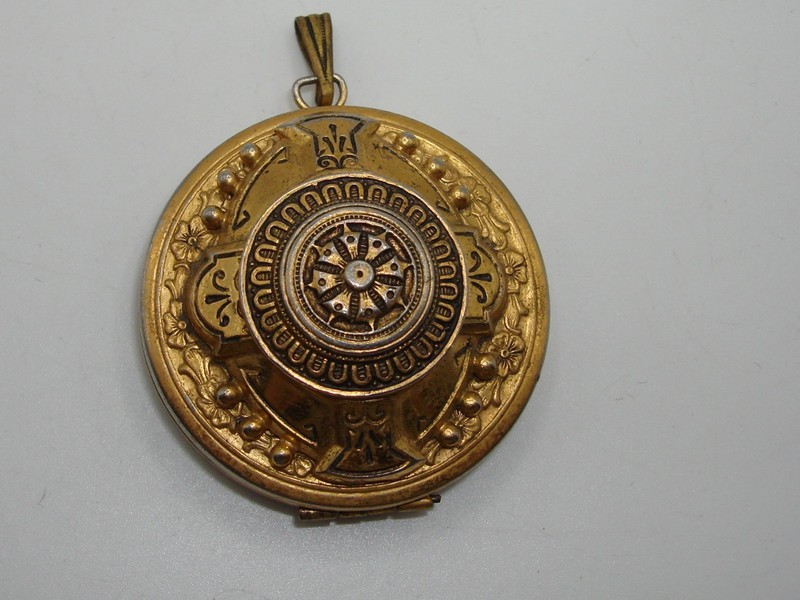 Victorian style gold tone locket pendant with original photos