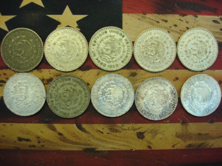 Collection of 10 Mexico Un Peso silver coins dated from 1957 to 1967