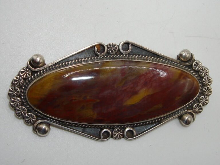 Vintage 1950s Native American sterling silver brooch pin with petrified wood agate.