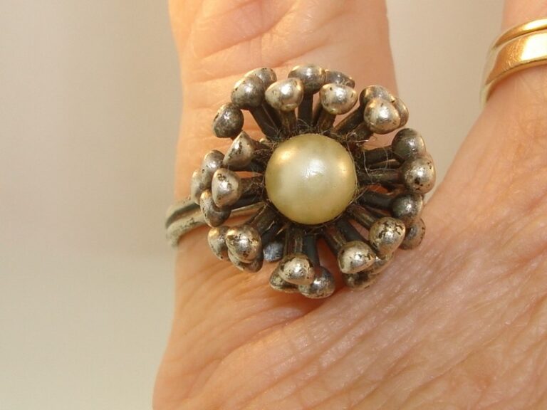 Vintage Beau Sterling Silver Faux Pearl Flower Ring, size 6