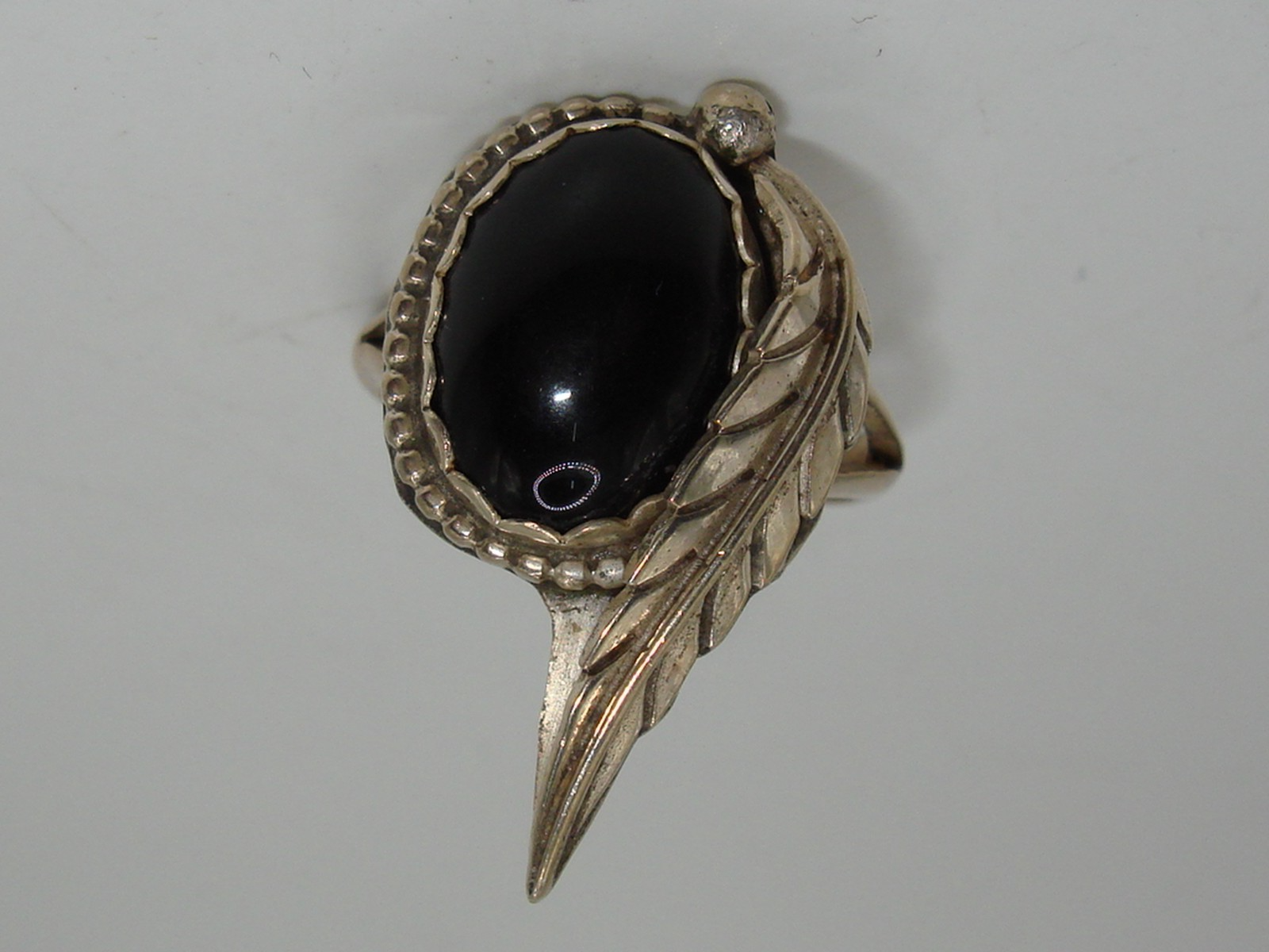 Vintage Native American sterling silver onyx feather ring, size 7 1/2