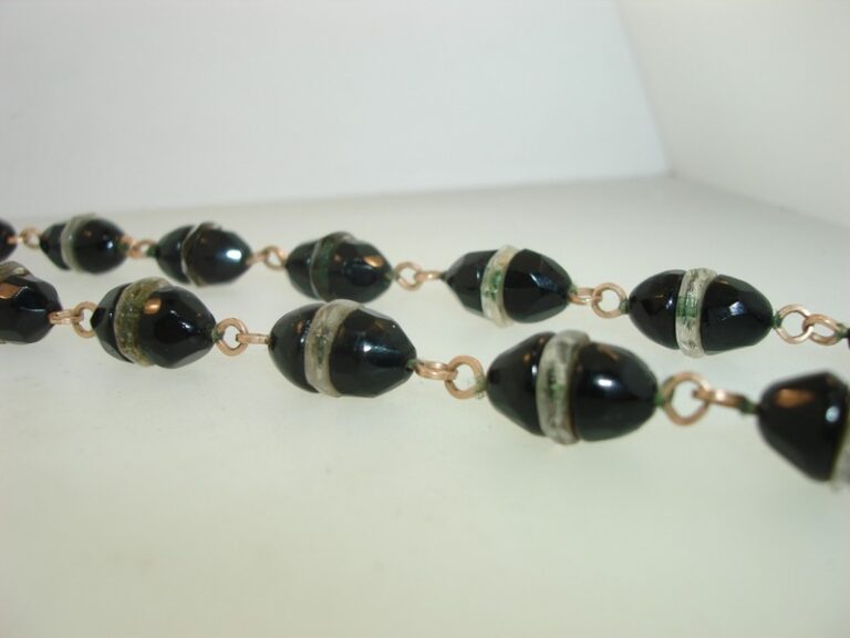 Vintage 1940s black and clear glass beaded choker necklace