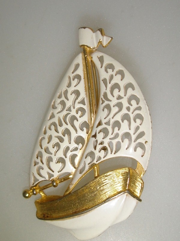 Vintage 1970s gold-tone enamel sailboat pin brooch signed J.J.