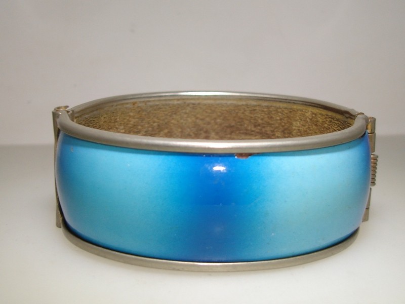 Vintage 1950s blue enamel hinged bangle bracelet, silver tone