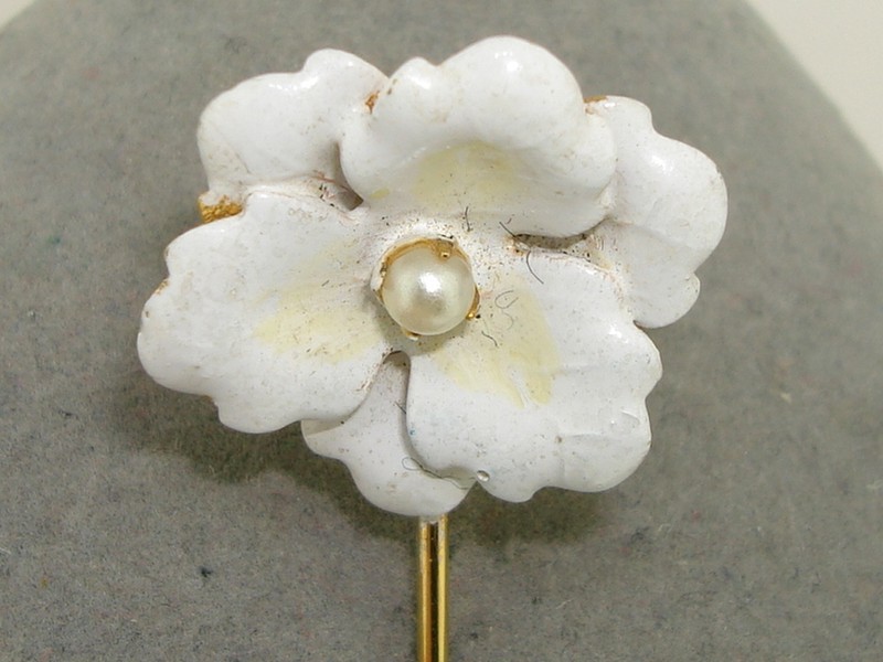 Art Nouveau gold wash stick pin with pearl flower and white enamel