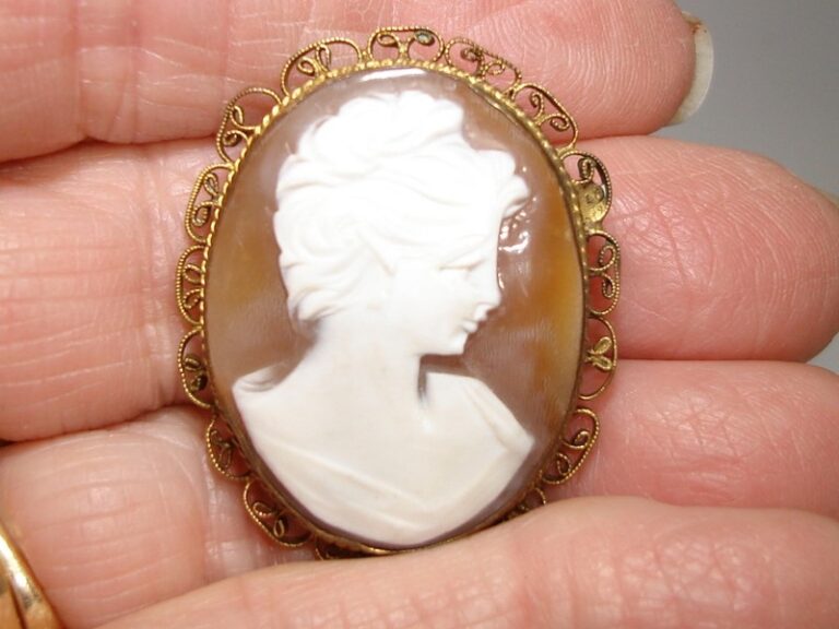 Vintage 1930s Art Deco carved shell cameo with gold filigree frame