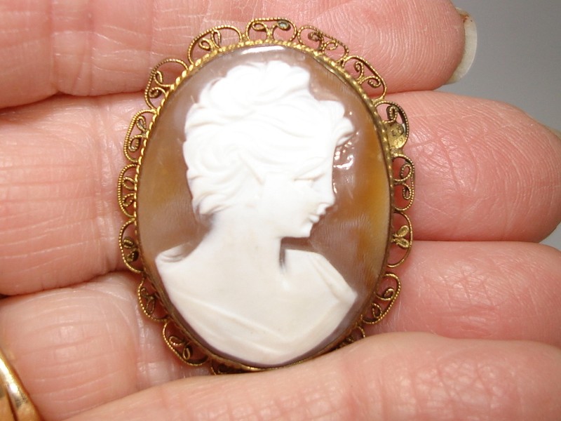 Vintage 1930s Art Deco carved shell cameo with gold filigree frame