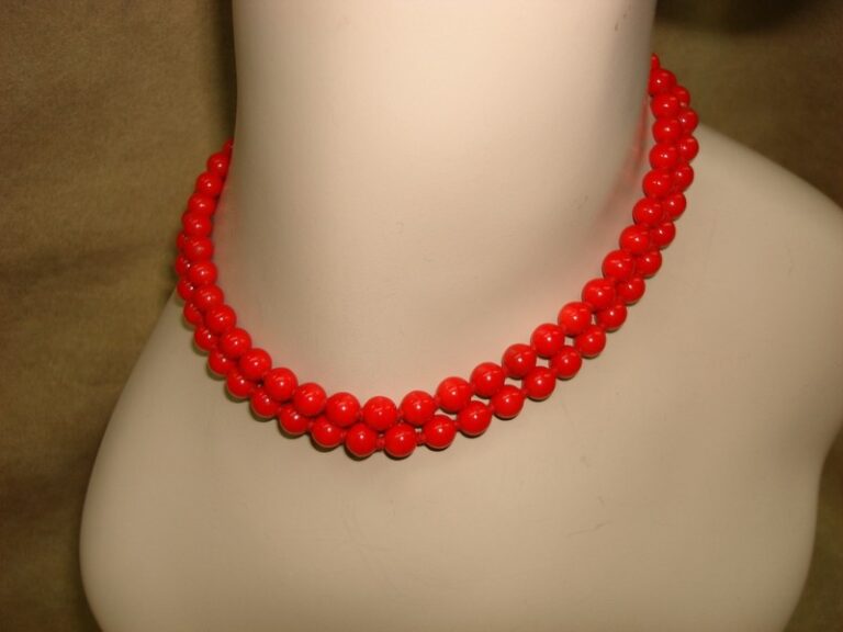 Vintage 1960s red glass bead necklace