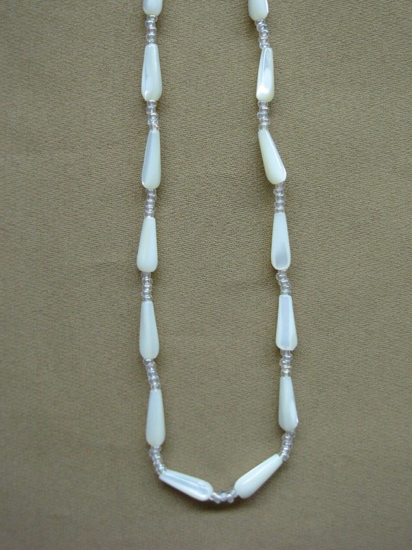 Vintage 1930s-40s mother-of-pearl and glass choker necklace