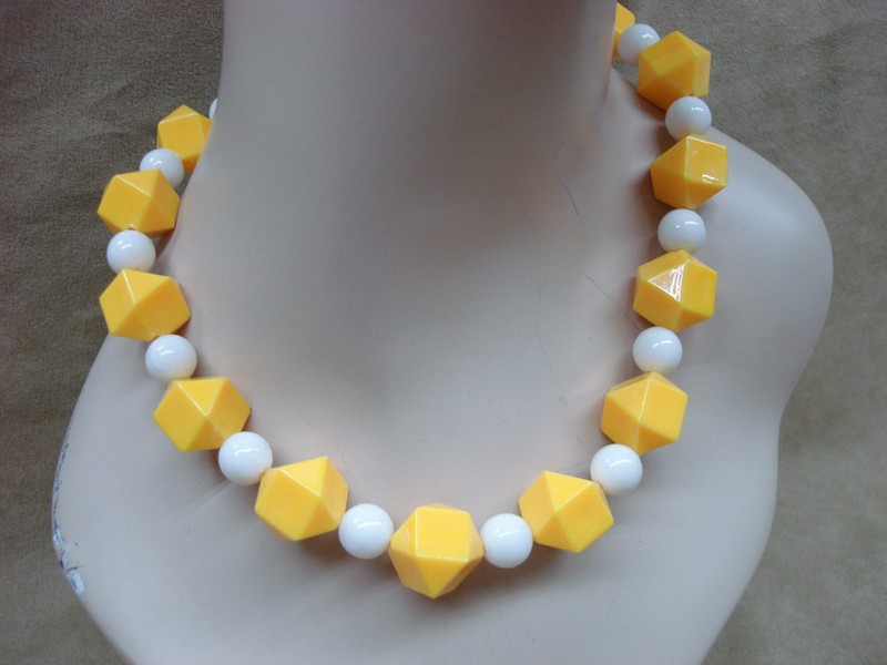 Vintage 1960s yellow lucite and white bead necklace