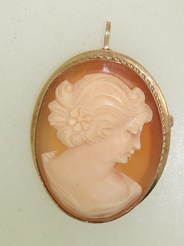 Vintage 1940s Van Dell 12K Gold Filled Cameo Pin/Pendant