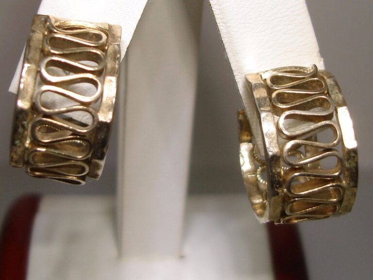Vintage 1940s Coro gold-tone ribbon candy clip-on hoop earrings