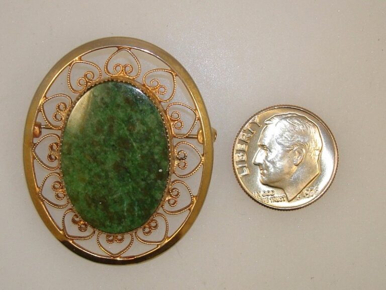 Vintage Catamore 12K Gold-Filled Filigree Jade Brooch Pin with Hearts Design
