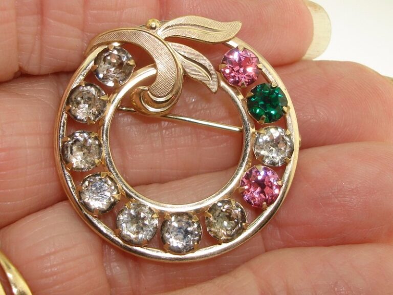 Vintage Van Dell 12K gold filled rhinestone circle pin with foiled stones