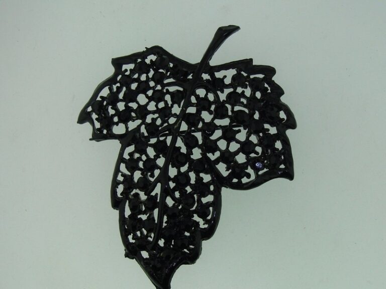 Vintage 1950s-60s black rhinestone oak leaf pin