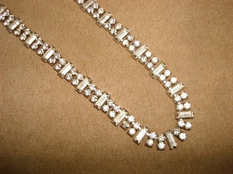 Vintage 1940s Art Deco rhinestone choker necklace