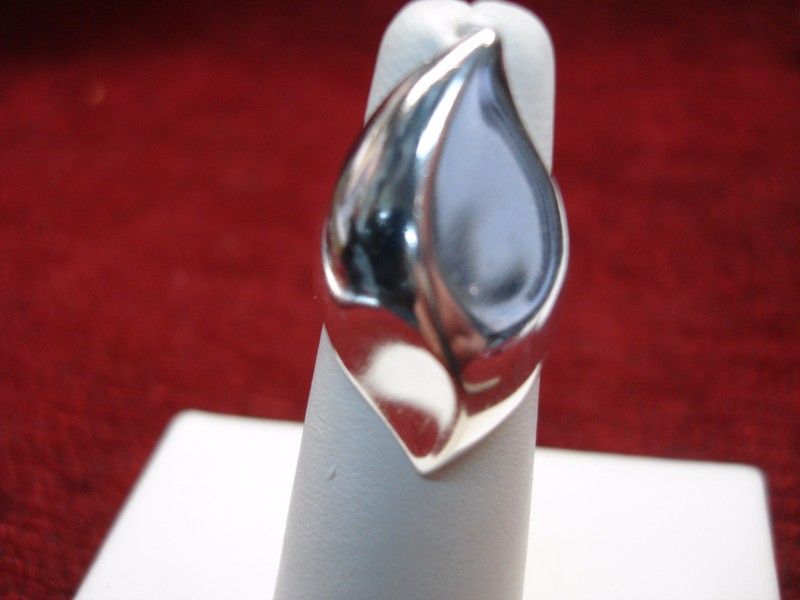 Sterling silver dome ring with modernist peaked design, size 5 1/4