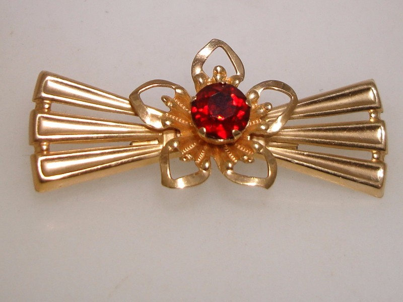 Vintage 1940s Van Dell rose gold filled bow pin with red rhinestone flower