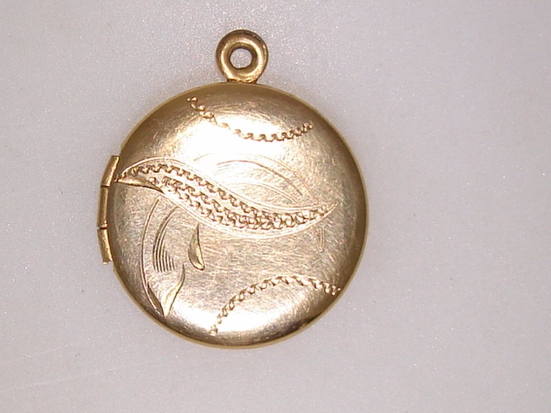 Vintage Art Deco W.E. Hayward gold filled locket with etched design and two photo compartments