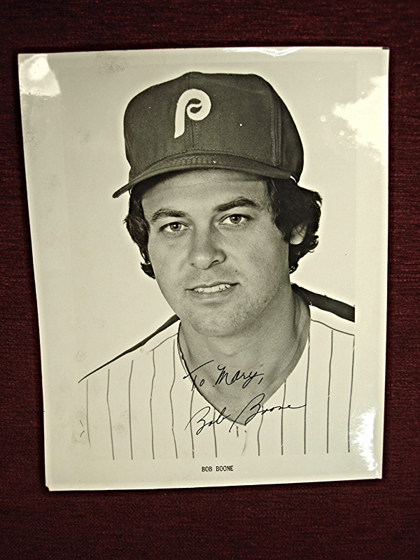Bob Boone signed 8x10 black and white photograph