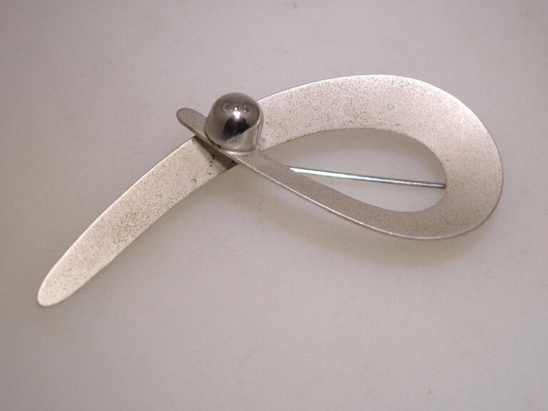 Vintage Beau Sterling Silver Swirl Pin