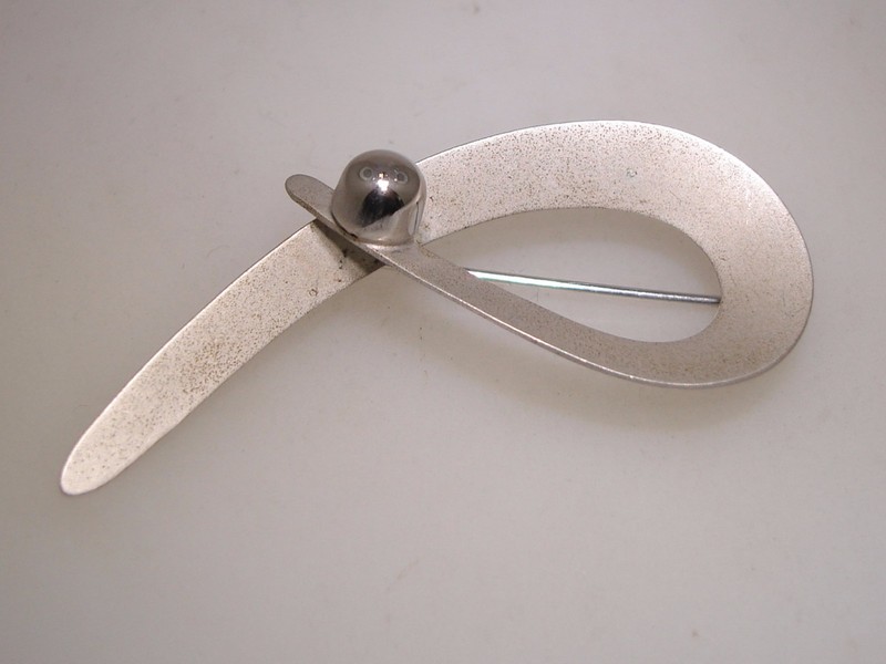 Vintage Beau Sterling Silver Swirl Pin