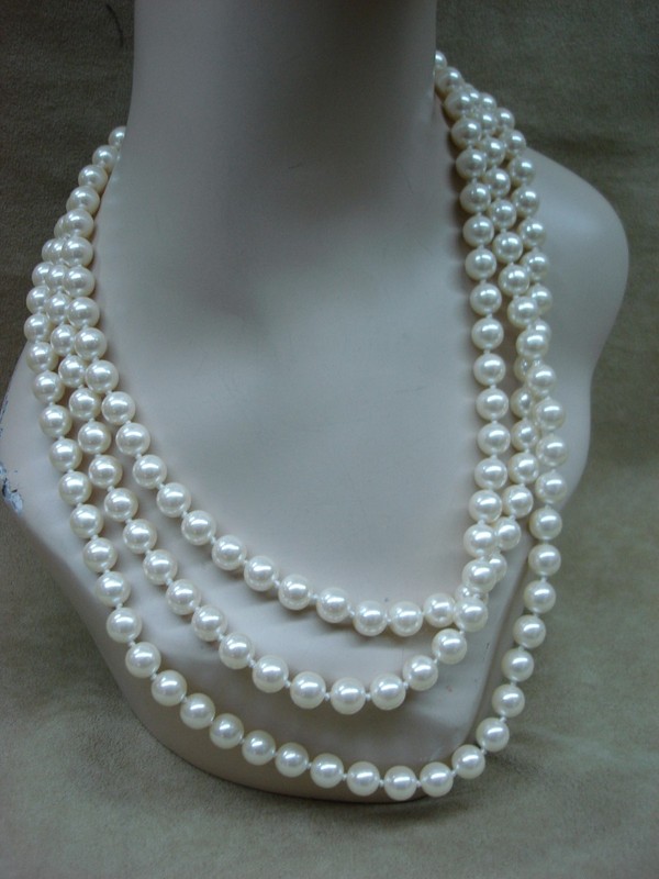 Vintage 70s cream faux pearl necklace, hand-knotted, 70 inches long