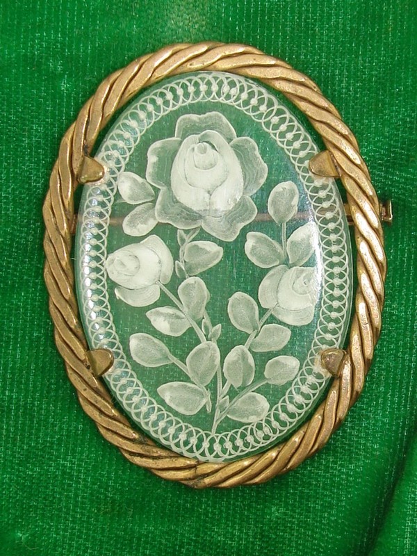 Vintage 1940s-50s Lucite Rose Flower Pin