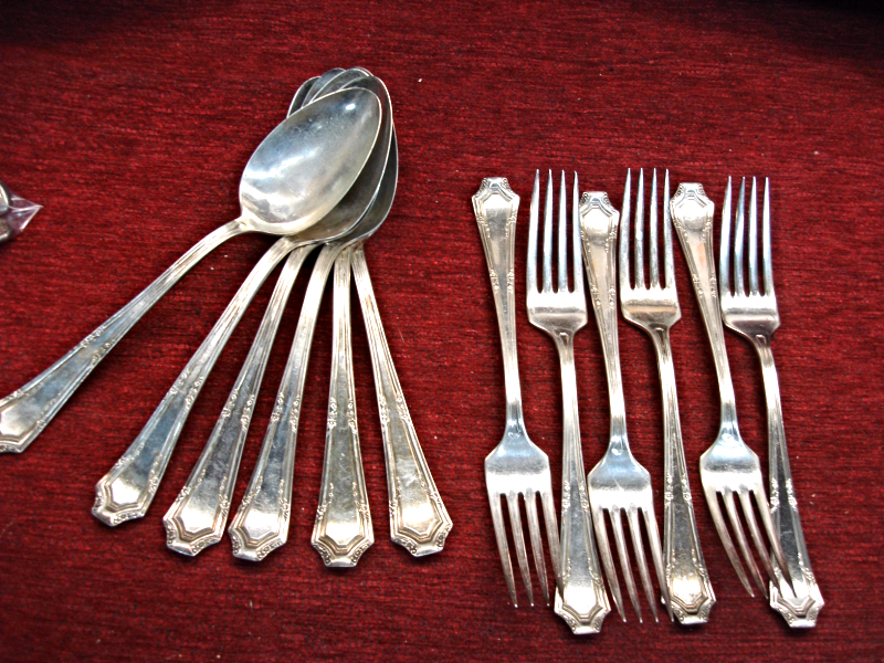 Set of 12 Stratford Silver Plate Virginia Pattern Dinner Forks & Serving Spoons