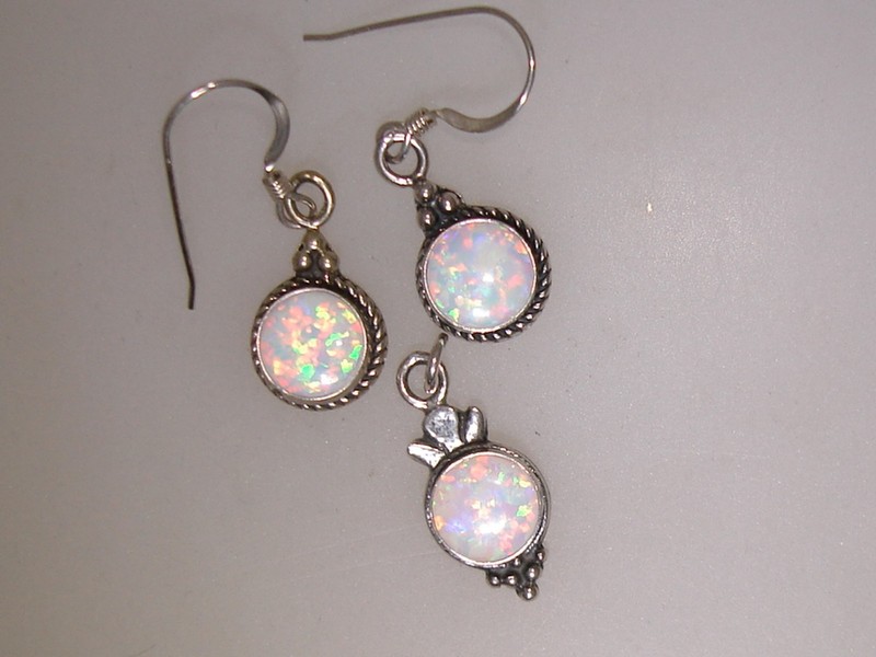Fiery opal pendant and earrings set in sterling silver (925)
