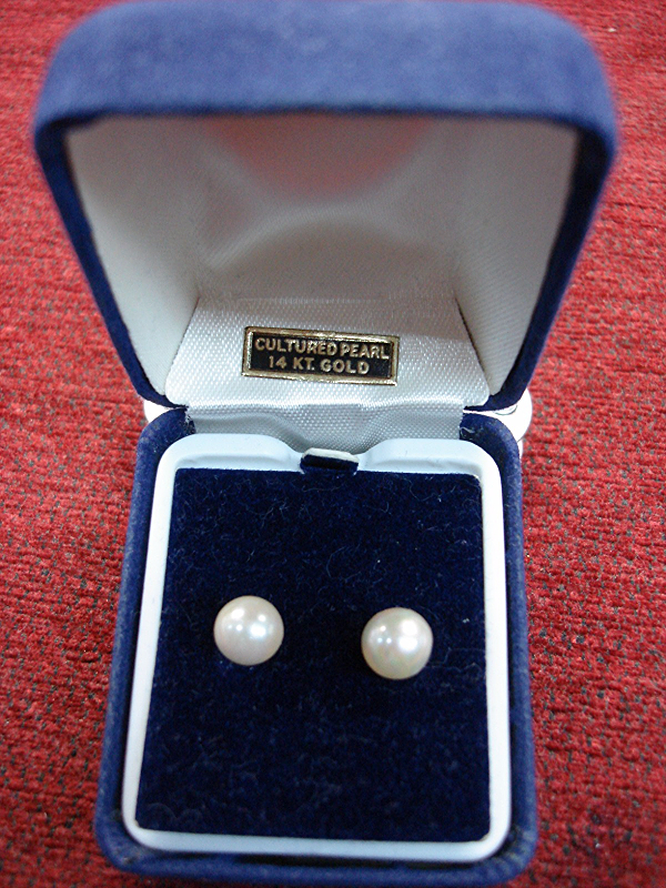 14K yellow gold cultured pearl stud earrings (7.5mm) in original box