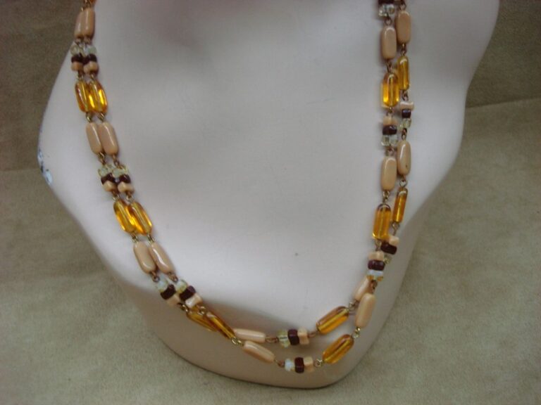 Vintage 1960s-70s amber, tan, and chocolate glass bead necklace