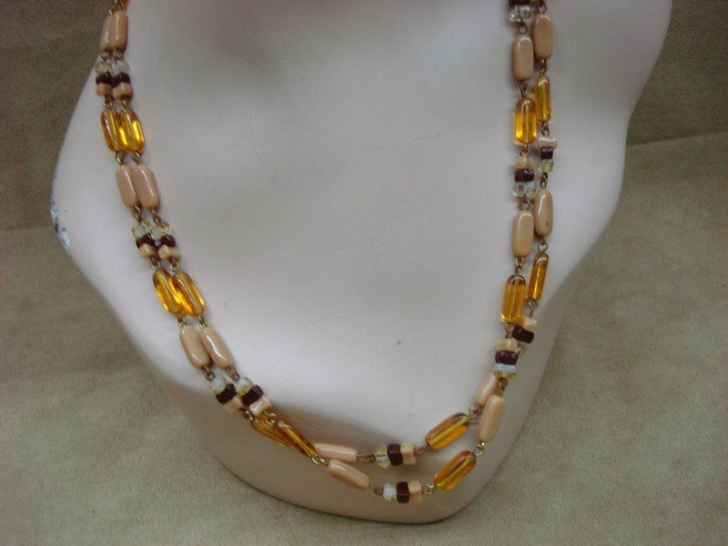 Vintage 1960s-70s amber, tan, and chocolate glass bead necklace