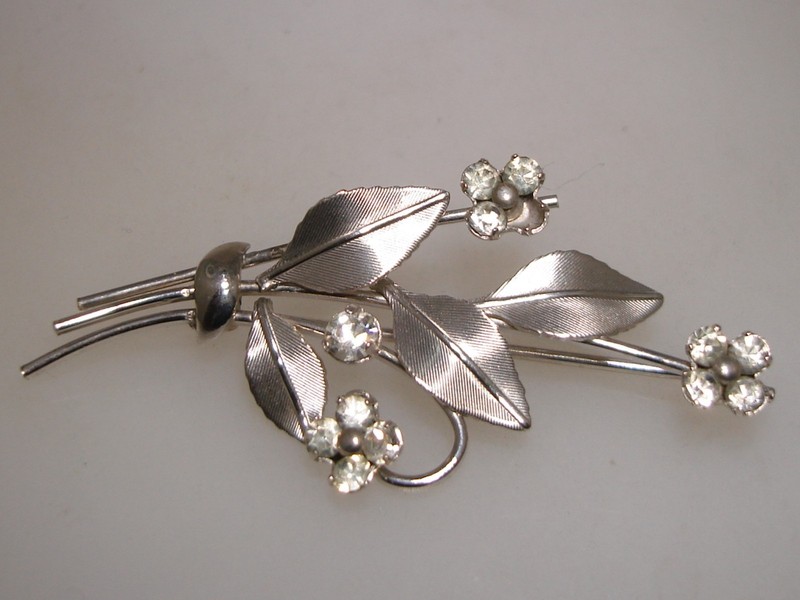 Vintage Krementz silver leaf rhinestone pin