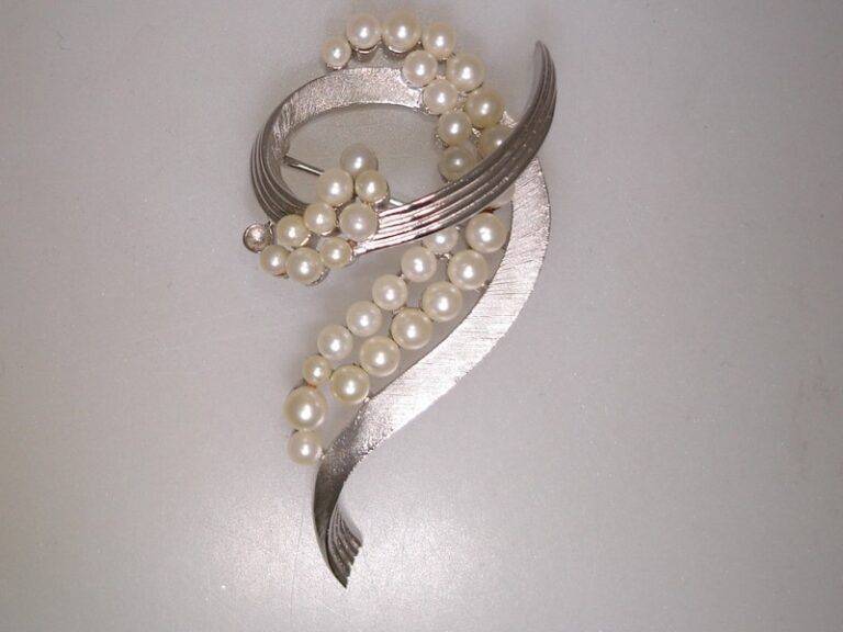 Vintage Trifari crown pin brooch with creamy faux pearls and silver tone