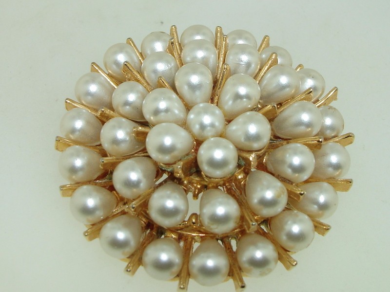 Vintage 1960s signed ART faux pearl pin
