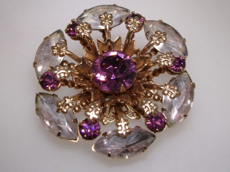 Vintage 1950s-60s foiled purple rhinestone fleur-de-lis brooch pin