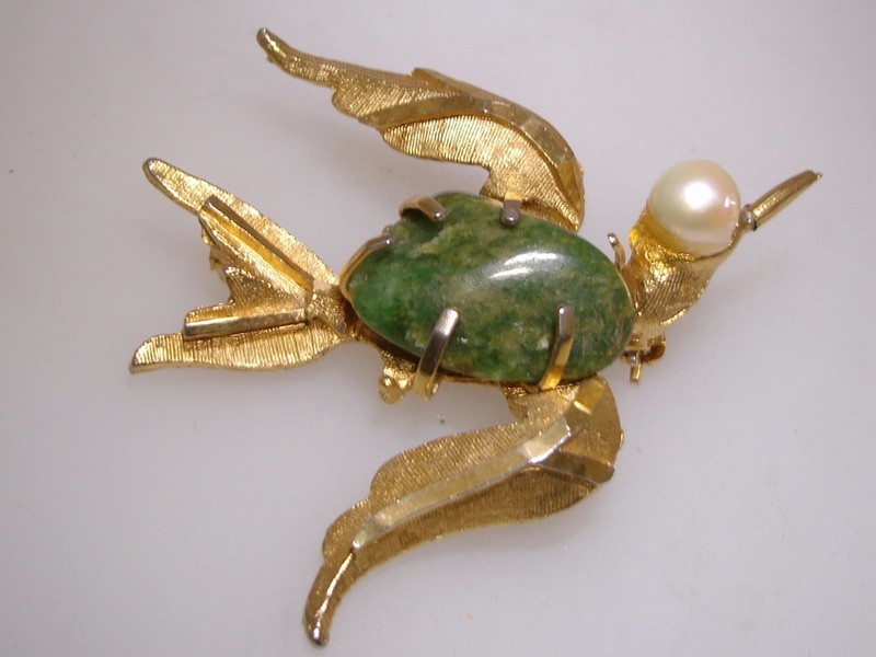 Vintage 1970s B.S.K. Gold-Plated Jade and Pearl Bird Pin