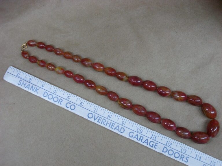 Vintage 1960s-70s graduated lucite bead necklace in mottled brown and beige
